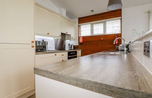 Dobwalls Cottage | 10 HORIZON VIEW, pet friendly, luxury holiday cottage in Dobwalls