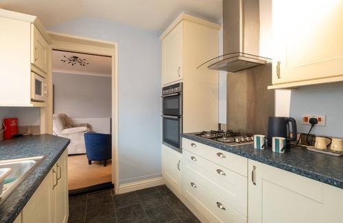 Leiston Cottage | 10 Jubilee Cottage - sleeps 7 guests in 4 bedrooms