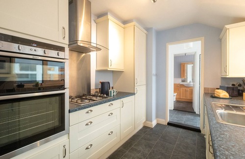 Leiston Cottage | 10 Jubilee Cottage - sleeps 7 guests in 4 bedrooms