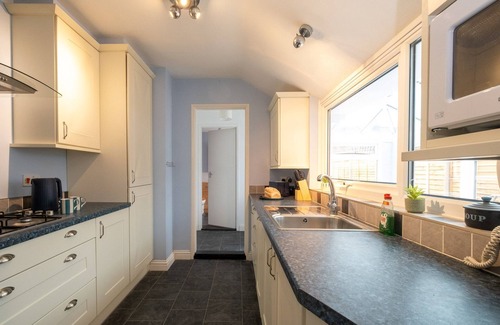 Leiston Cottage | 10 Jubilee Cottage - sleeps 7 guests in 4 bedrooms