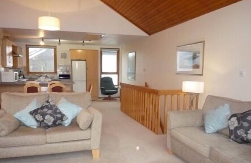 Keswick Cabin | 10 KESWICK BRIDGE, family friendly, with a garden in Keswick