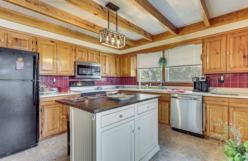 Mount Jackson House | 10 Mi to Bryce Resort: Peaceful Home on 10 Acres