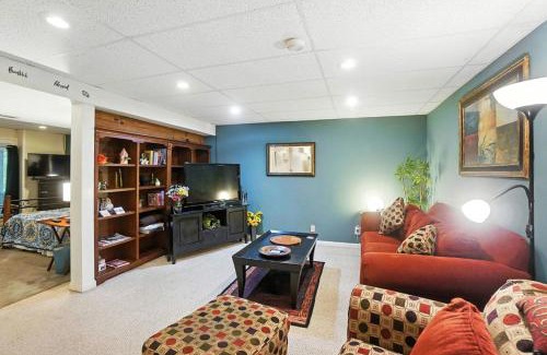 Anderson Township Apartment | 10 Mi to Dtwn Cozy Couples Getaway in Cincinnati