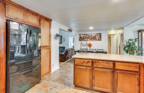 Weaverville House | < 10 Mi to Trinity River: Family Home w/Hot Tub!