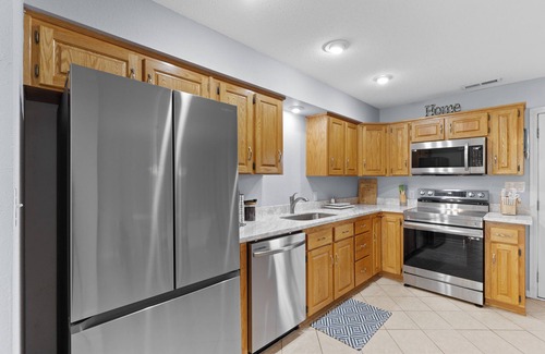 Ono Island House | 10 min away from beach 2-bedroom townhome in wonderful Pensacola with WiFi, AC