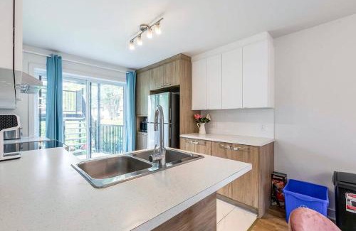 Longueuil Apartment | 10-Min La Ronde Ride! Cozy 3-BR Apt with Free Parking