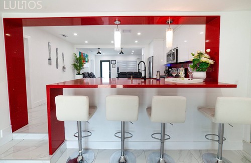 Coral Terrace House | 10 Min to Miami Beach 6-BR Oasis Pool & BBQ