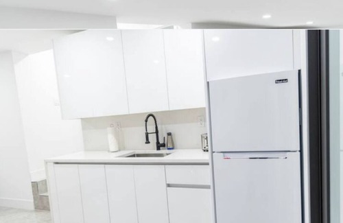 Coral Terrace House | 10 Min to Miami Beach 6-BR Oasis Pool & BBQ