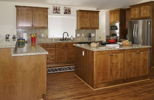 Three Rivers House | 10 min to Sequoia - Stunning 3 bdrm2bth w/PICKLEBALL COURT riverside!