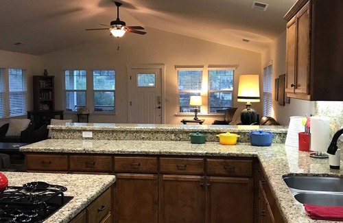 Three Rivers House | 10 min to Sequoia - Stunning 3 bdrm2bth w/PICKLEBALL COURT riverside!