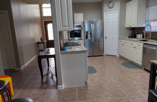 Katy House | 10 mins to Typhoon Texas! Comfy Katy 4 Bedroom, Family Friendly