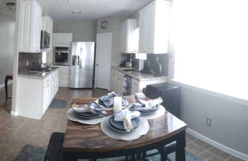 Katy House | 10 mins to Typhoon Texas! Comfy Katy 4 Bedroom, Family Friendly