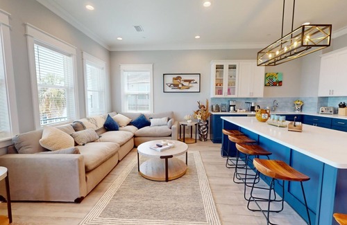 Thomas Drive House | 10 minute drive to beaches, newly built bay front home in Panama City Beach