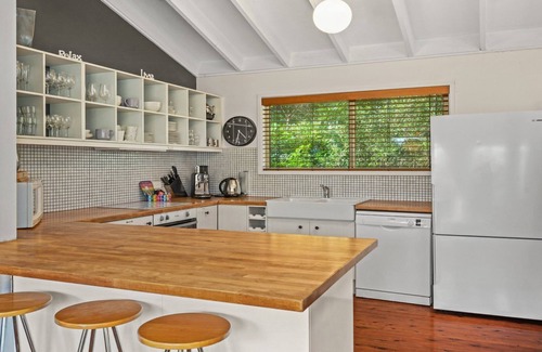 Copacabana House | 10 minute walk to Copacabana Beach, shops and cafes