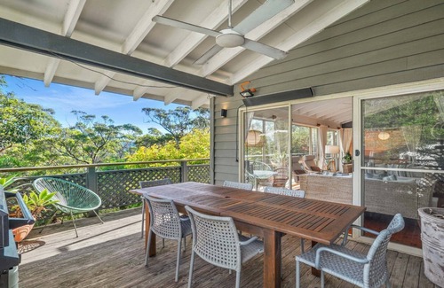 Copacabana House | 10 minute walk to Copacabana Beach, shops and cafes