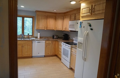 Eastward Look House | 10 MINUTE WALK TO THE BEACH 5 BEDROOMS 3 FULL BATHROOMS SLEEPS 14