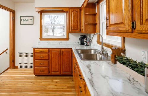 Green Bay House | 10 Minutes from Lambeau Field. Green Bay Packer Themed House!