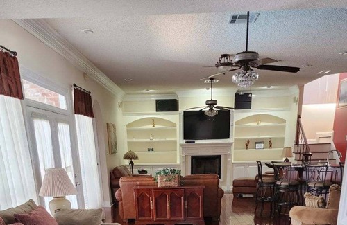 Read Boulevard East House | 10 minutes to downtown French Quarters in New Orleans, LA