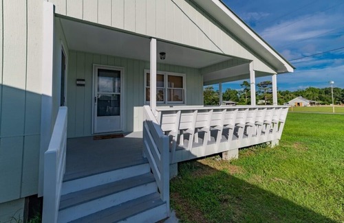 Wanchese Cottage | 10 Minutes to Manteo and 10 minutes to the beaches of Nags Head!