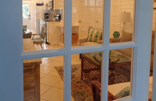Crescent Beach House | 10 % off BOOK NOW! n(5 night min)nVINTAGE BEACH COTTAGE🐳 nSupplies Included!nnn