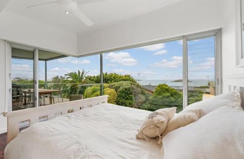 Encounter Bay House | 10 Passatt St Encounter Bay - BYO Linen