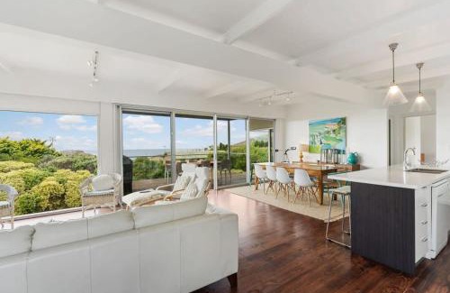 Encounter Bay House | 10 Passatt St Encounter Bay - BYO Linen