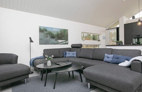 Bratten Strand House | 10 person holiday home in Jerup