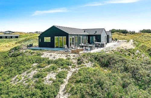 Grønhøj House | 10 person holiday home in Løkken