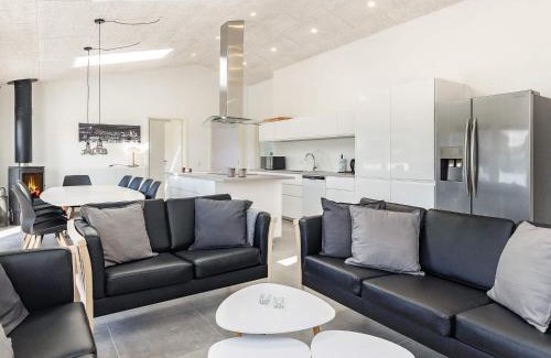Grønhøj House | 10 person holiday home in Løkken-By Traum