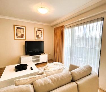Perth Central Business District Apartment | 10 Relaxing Resortpkgpoolgym 2br2ba