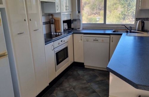 Hawks Nest Apartment | #10 Seacrest on Beach Rd