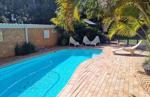Hawks Nest Apartment | #10 Seacrest on Beach Rd