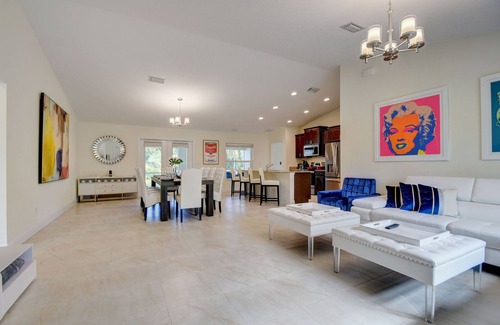 Hunt Club Villa | 10 Sleeps, Brand new 5 bed-3 bath Villa w/new HEATED POOL, BBQ, 5mn Golf Course