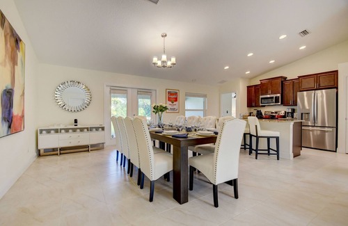 Hunt Club Villa | 10 Sleeps, Brand new 5 bed-3 bath Villa w/new HEATED POOL, BBQ, 5mn Golf Course