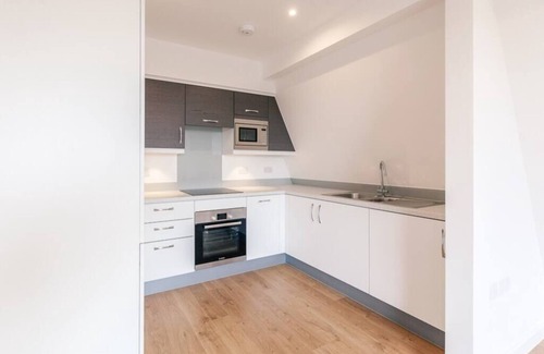 Leatherhead Apartment | 10 Swan House -1 bedroom apartment