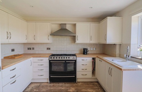 Rousdon Cottage | 10 THE GARDENS, pet friendly, character holiday cottage in Lyme Regis