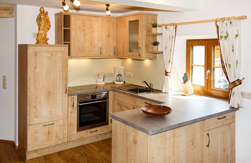 Ruhpolding Apartment | 10. vacation apartment Alpenrose, 105sqm, balcony, kitchen, 2 bedrooms, 1 living room
