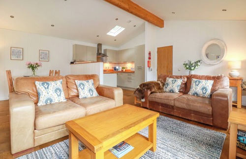Looe Cottage | 10 WATER'S EDGE, pet friendly, country holiday cottage in Lanreath