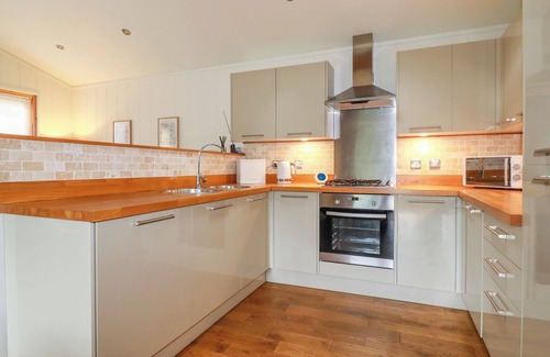 Looe Cottage | 10 WATER'S EDGE, pet friendly, country holiday cottage in Lanreath