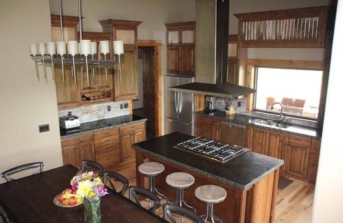 Ashton House | (10% weekly discount) - Riverfront Home On Snake River - near Yellowstone