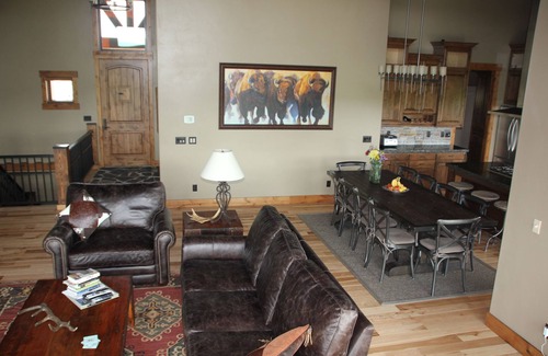 Ashton House | (10% weekly discount) - Riverfront Home On Snake River - near Yellowstone