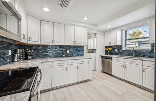 Spring Hill House | 100+Amenities~Waterfront~Pool~Firepit~Kayaks~Direct Gulf Acces:Hernando Hideaway