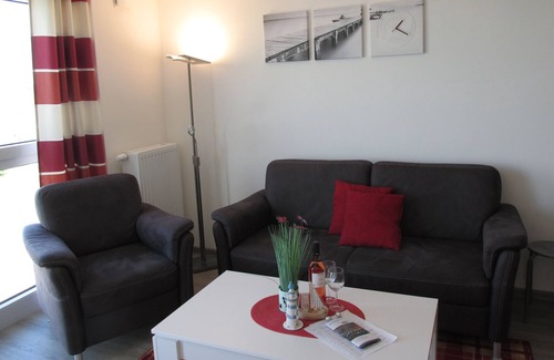 Wurster Nordseekuste Apartment | 100 m from the sea, family-friendly apartment with sea views & swimming pool use