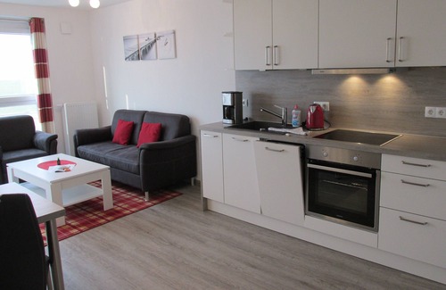 Wurster Nordseekuste Apartment | 100 m from the sea, family-friendly apartment with sea views & swimming pool use