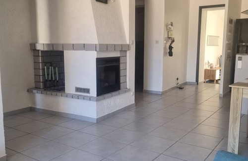 Villelaure Apartment | 100 m2 air-conditioned apartment at the foot of the Luberon, 30 km from Aix-en-Provence