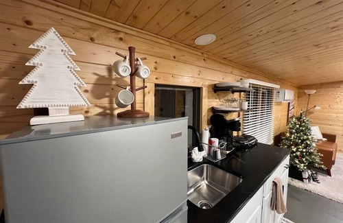 Apple Ridge Cabin | 100 mile view, 2.5 miles to downtown Blowing Rock.