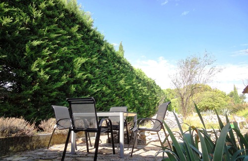 Uzes Apartment | 100% quiet in Uzès! Sw.-pool 10X5m, 70m² with AC+priv. terrace, WIFI, big garden