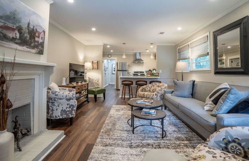 Milledgeville House | 100 Year Old Cutie Sparkles Like New! Walk to downtown.