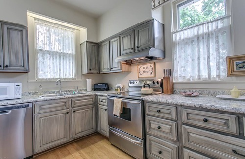 Franklin Apartment | 100 year old home five blocks from Historic Downtown Franklin, TN