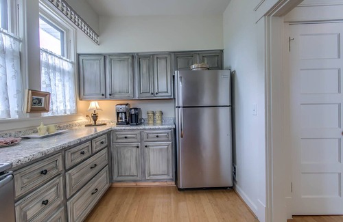 Franklin Apartment | 100 year old home five blocks from Historic Downtown Franklin, TN